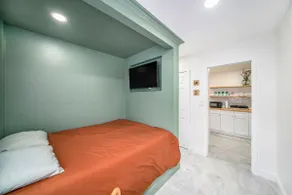 Unique Cozy Getaway Near Airport & Park - Image 2