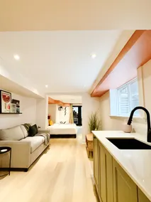 Private King Bed Suite · Cabbagetown - Image 5