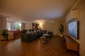 {9} Self Check-in Apartment w/private parking - Image 5