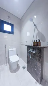 R201 nice 1 bedroom in prime loc - Image 5