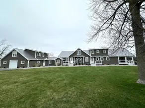 Modern Riverbend Suites - 2BR - Image 2