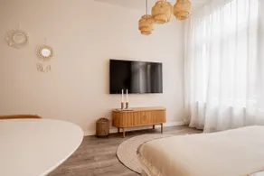 Bohemian - Chic Renovated Studio - Image 3