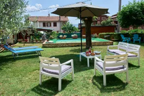 Villa with Private Pool, Garden and Barbecue - Image 3