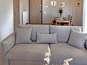 Thenia's Bellevue apartment - Image 2