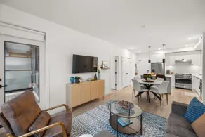 Luxury White Rock 2BR | King Bed | Sleeps 6 - Image 2