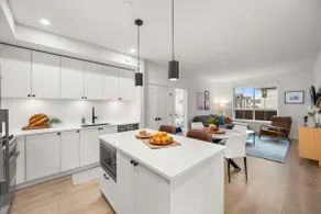 Luxury White Rock 2BR | King Bed | Sleeps 6 - Image 4