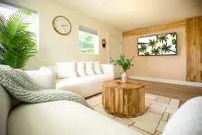 Villa Talia, with Spa, Mini Golf, 3mile to downtown next to a Park & Lake - Image 4