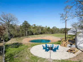 Modern Cabin with Luxury Amenities - Image 4