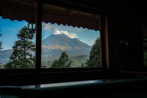 Cabin with spectacular views of the volcano. - Image 5