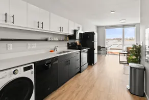 Top Location Studio Apartment + Gym and Netflix - Image 4