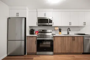 Modern 1BR Suite | Full Kitchen | Near Airport - Image 4