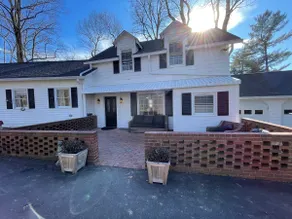 Guest House at Tall Tree Manor - Image 2