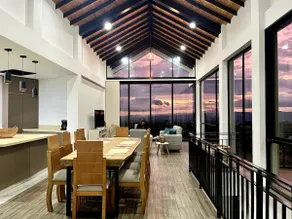 Villa with infinity pool and 180° views of Filandia - Image 5