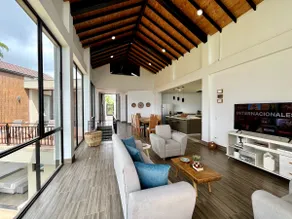Villa with infinity pool and 180° views of Filandia - Image 4