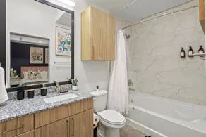 Lux King Loft|1 Parking+Pool+Gym|5 min to Galleria - Image 4