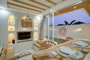 Pool flower - DayBed - Spa - MarbleTub - Sunken LR - Image 4