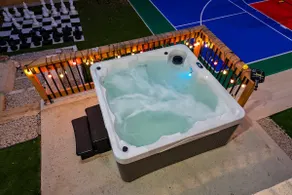 *Basketball,Pickleball, hot tub & space vibes. - Image 5