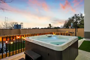 *Basketball,Pickleball, hot tub & space vibes. - Image 4