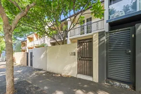 Walk to ICC & Darling Harbour | Pyrmont Home - Image 4