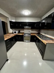 Large, centrally-located and air-conditioned house. - Image 5