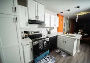 4-BR Haven | 12 Mins to Downtown - Image 5