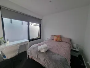 Luxurious stay at Doncaster East - Image 4