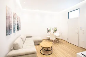Modern Stay near SNFCC, REA & Acropolis - Image 2