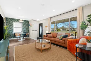 Cozy Home w/ King Bed Enclosed Patio Bonfire BBQ - Image 4