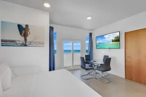Bella Surf Inn-Premium Double King Apartment - Image 5