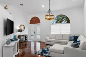 Blue Oasis, The Perfect Getaway with Heated Pool - Image 4