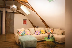 Beautiful Festive Loft - Image 3