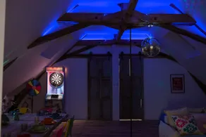 Beautiful Festive Loft - Image 4