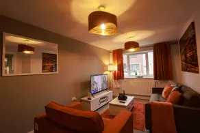 3BR House|4 Beds|Sleeps5|Parking - Image 4