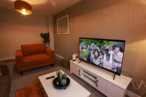 3BR House|4 Beds|Sleeps5|Parking - Image 5