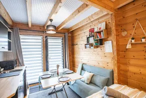 Wooden & Charming Atmosphere *Close to Lyon*Free Parking - Image 2