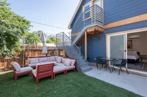 Cozy Urban Retreat - Image 2
