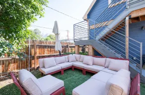 Cozy Urban Retreat - Image 3