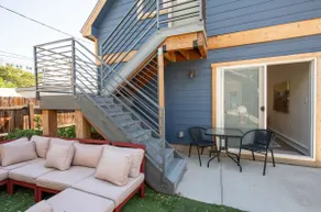 Cozy Urban Retreat - Image 5