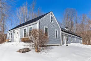 Pet-Friendly! Charming Farmhouse Near Lake Winni - Image 2