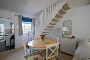 The Little House close to Gatwick Airport. - Image 4