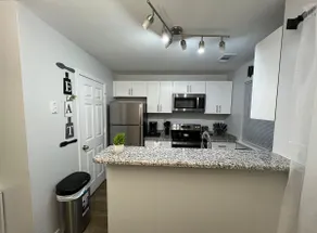 Awesome 2BR Townhome w/KING bed & pool - Image 4