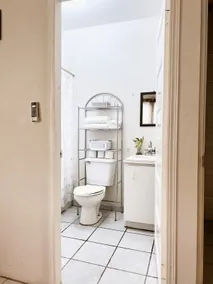 Capital Escape - Charming bungalow with WiFi & AC - Image 4