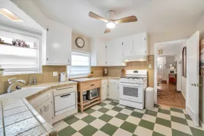 1200 sq ft charming vintage home, 2 bedroom - Image 3