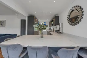 Spacious 5 Bedroom Detached Property with parking - Image 5