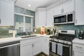 Renovated Cottage, Private Yard, 2 blocks to Beach - Image 5