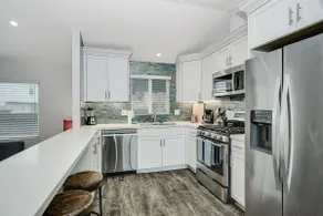 Renovated Cottage, Private Yard, 2 blocks to Beach - Image 2