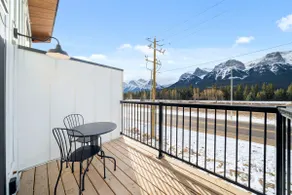Scenic 3BR Townhouse with Mountain Views Near Banff - Image 4