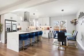 Dream home. Centrally located near DC, parking. - Image 5