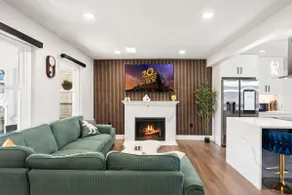 Dream home. Centrally located near DC, parking. - Image 2