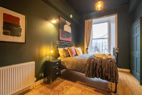 Central Designer Flat by Castle - Image 2
